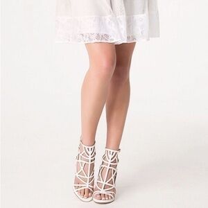 BEBE GABRIELA CAGED GLADIATOR WHITE HEELS  SANDALS SIZE 7